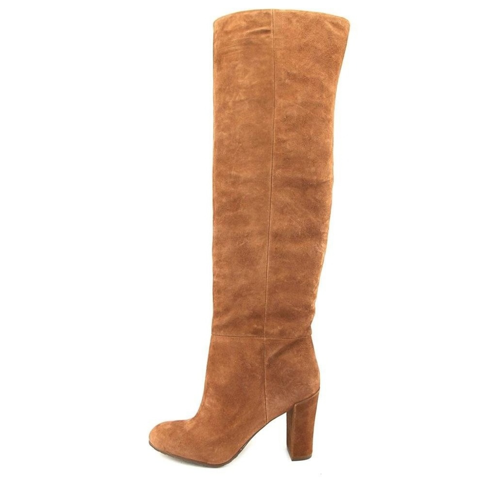 Over the knee brown boots!👢😍